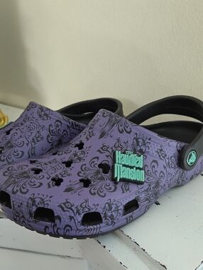 Crocs: Women's The Haunted Mansion Purple Clog